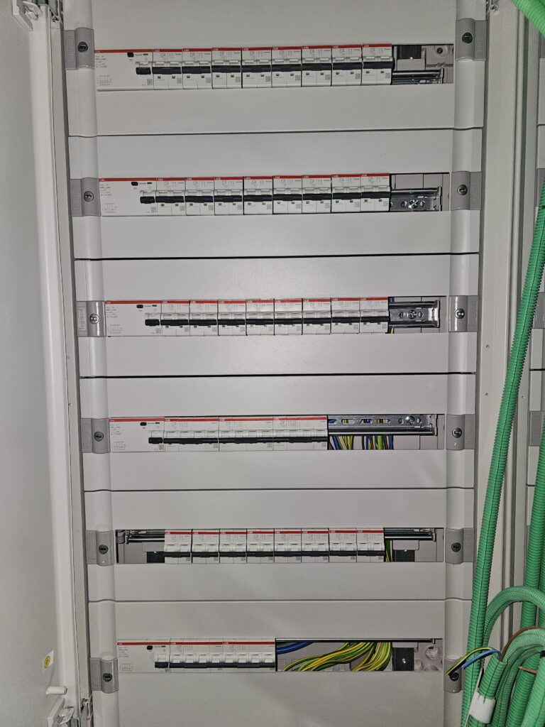Nieuwe zekeringkast elektrische installatie – Elec Support