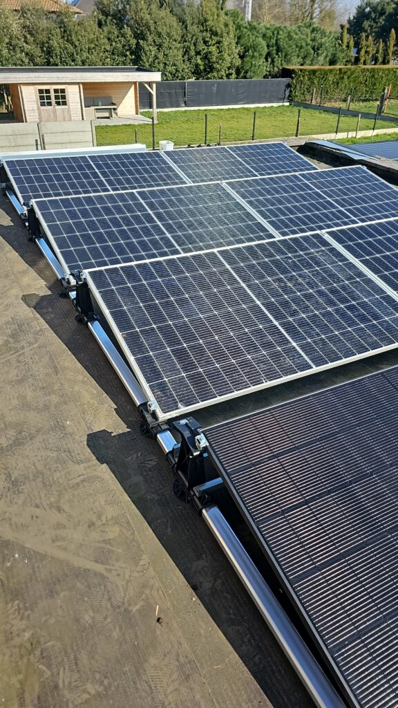 Zonnepanelen installatie op plat dak – Elec Support